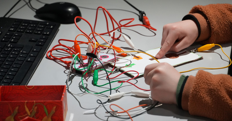 Atelier : Bricolage de manette - © La Turbine sciences Atelier : Bricolage de manette